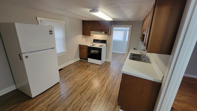 Building Photo - Two Bedroom Home With Fresh Paint And New ...