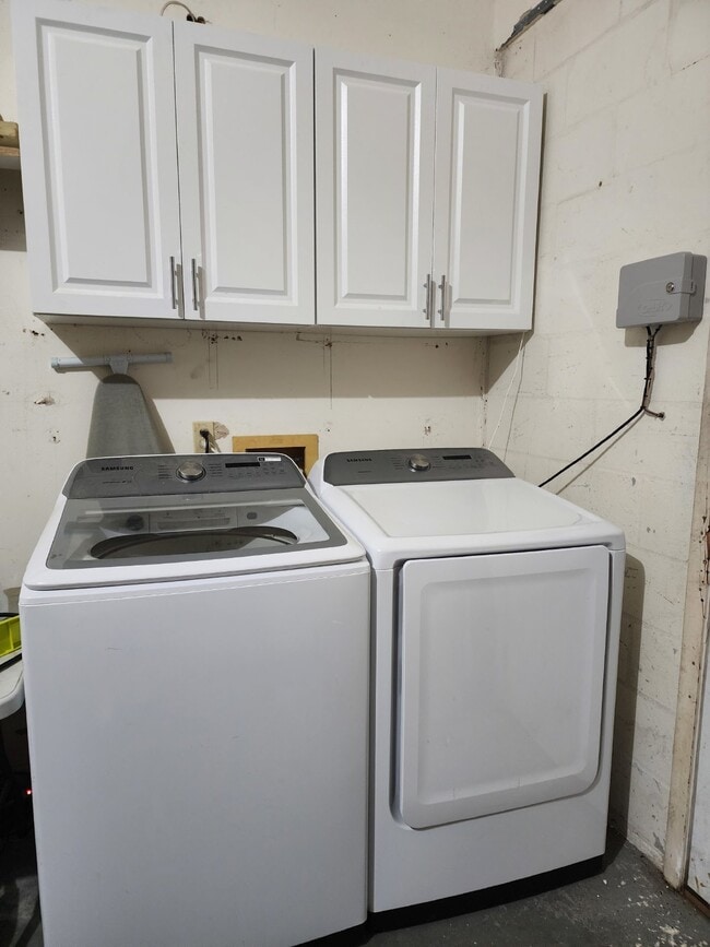 Building Photo - Pool home in Historic Tarpon Springs