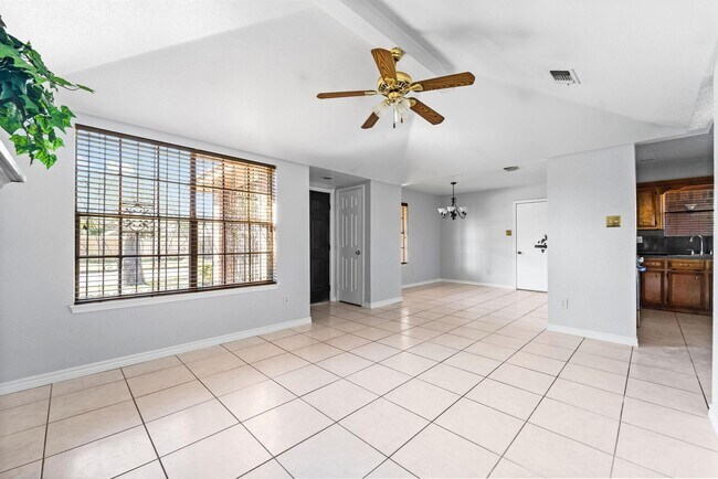 Building Photo - 13806 Long Glen Dr