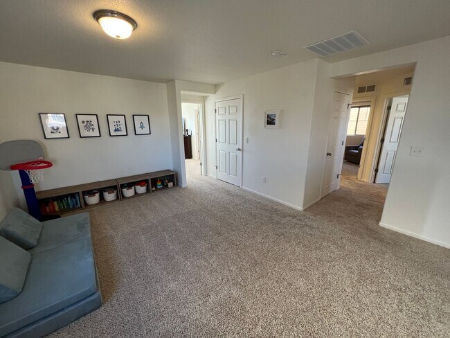 Building Photo - 4 Bed 4 Bath Home in Banning Lewis Ranch