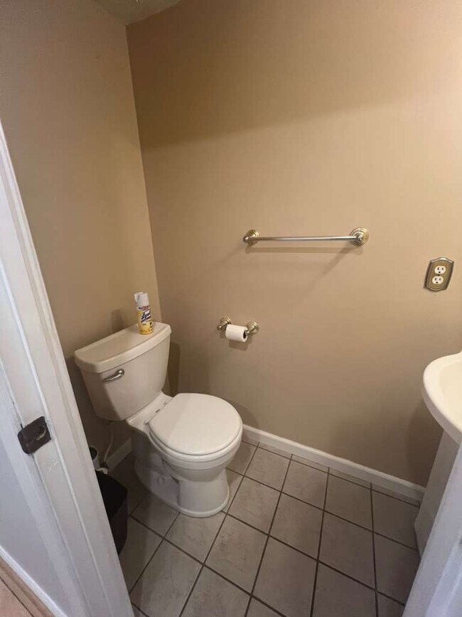 Building Photo - Lake Grove