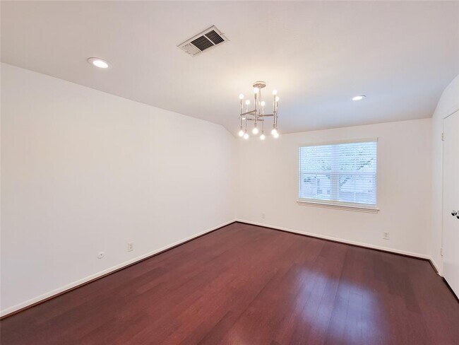 Building Photo - 6350 Chevy Chase Dr