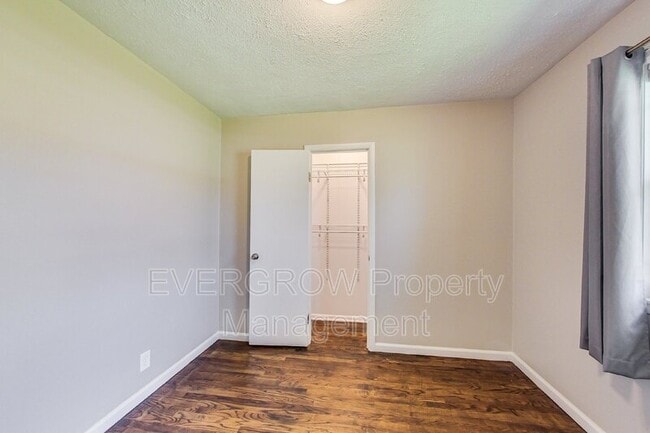 Building Photo - 1302 S Sheridan Ave