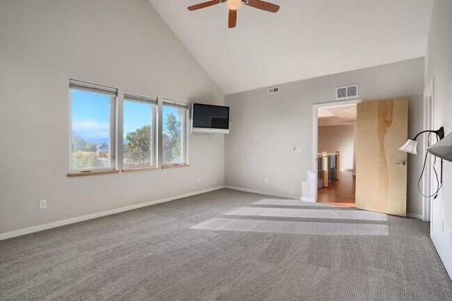 Building Photo - 2421 Rose Ct