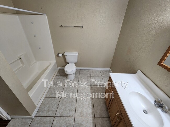 Building Photo - 218 E 14th St