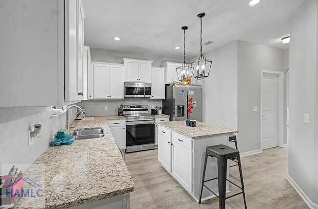 Building Photo - 18 Sunflower Cir NE