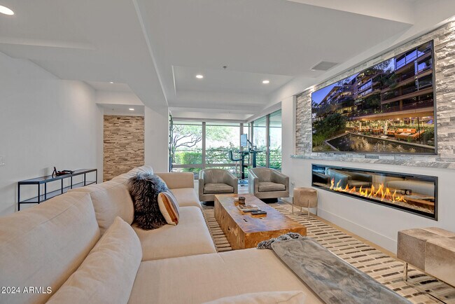 Building Photo - 7117 E Rancho Vista Dr