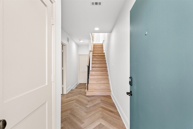 Building Photo - 4030 Gilbert Ave