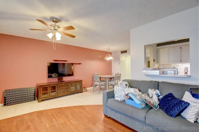 Building Photo - 400 Village Green Cir W