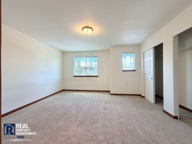 Building Photo - Downtown Puyallup Townhomes