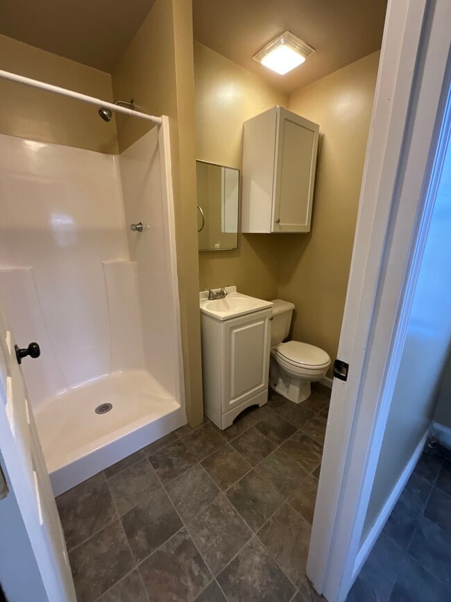 Building Photo - 1324 E 2nd St