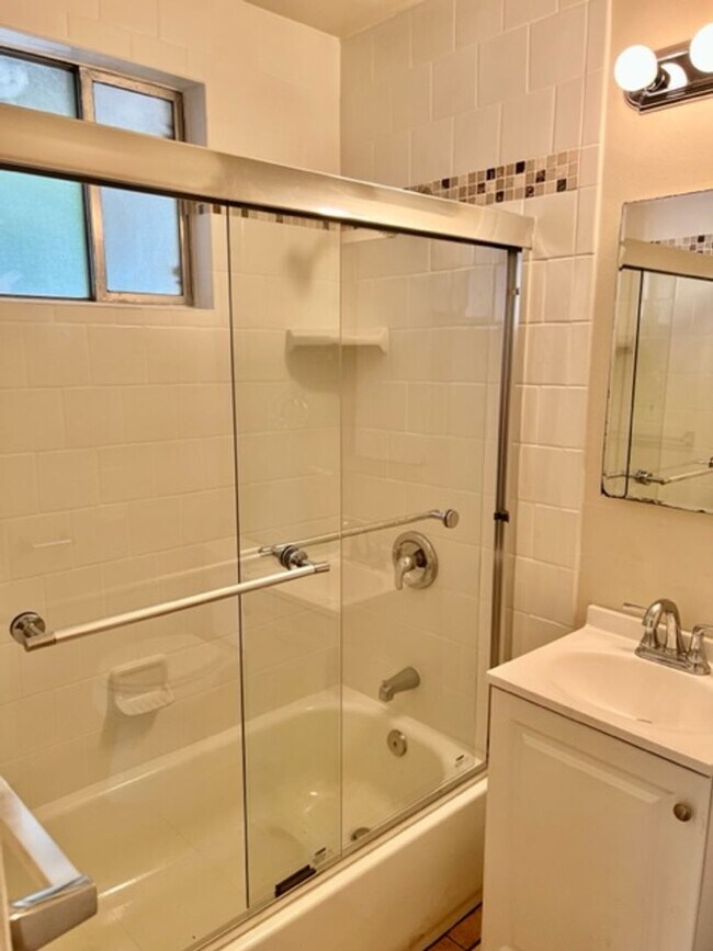 Building Photo - 75 E 2nd St