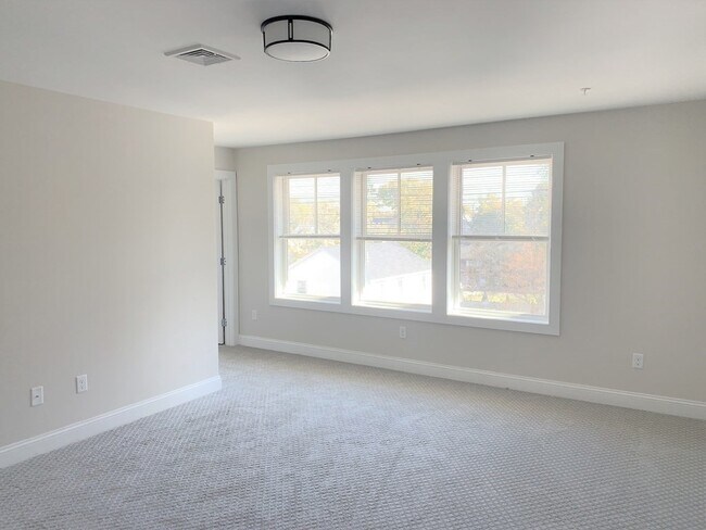 Building Photo - 1 Broadway Ave