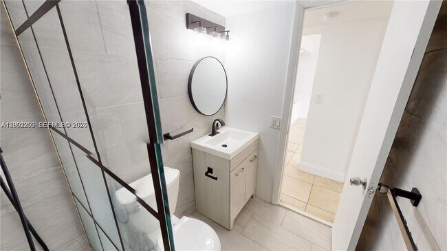 Building Photo - 453 SW 2nd St