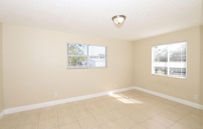 Building Photo - 4916 Silver Oak Dr