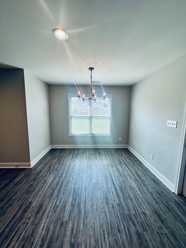 Building Photo - 604 Broderick Cir