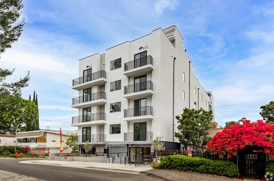 Building Photo - 10867 Fruitland Dr