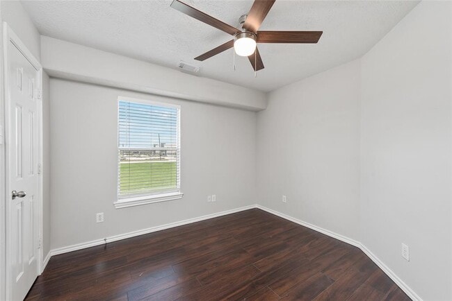 Building Photo - 14425 Rosehedge Ct