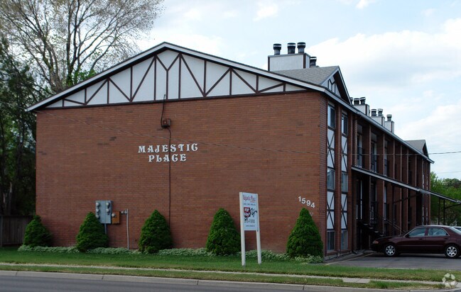 Primary Photo - Majestic Place