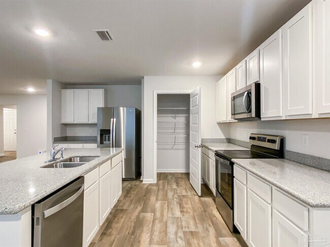 Building Photo - 5554 Guinevere Ln