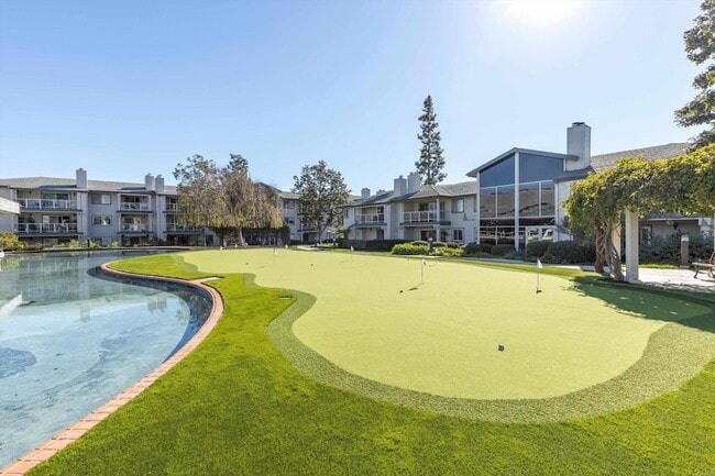 Building Photo - 1560 Circa Del Lago