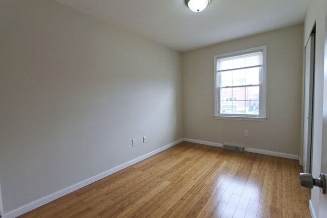 Building Photo - 617 Renz St