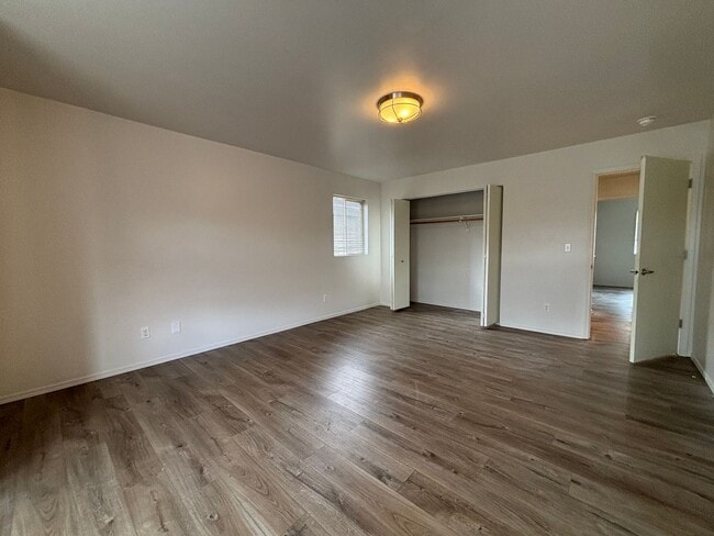 Building Photo - 4 Bedroom Townhome in Hawks Ridge