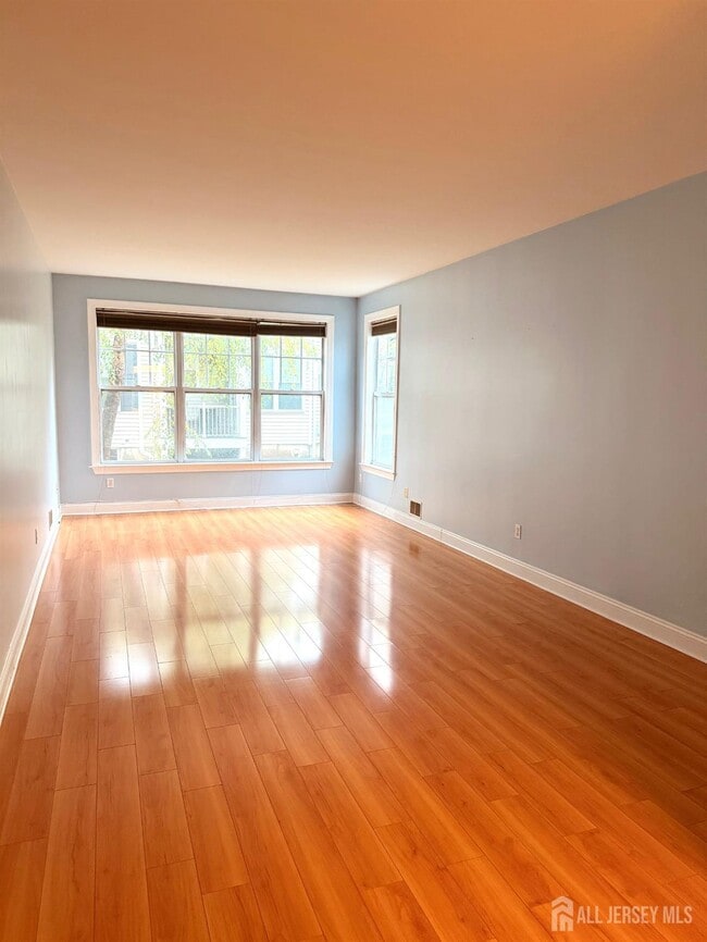 Building Photo - 616 Middlesex Ave