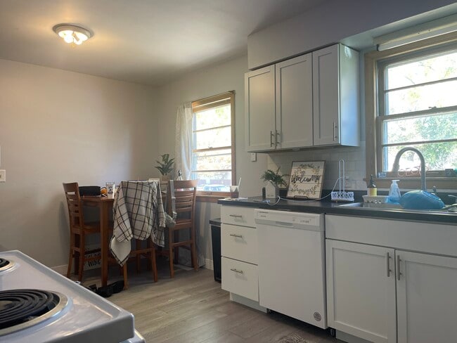 Kitchen - 1228 Highland Ave