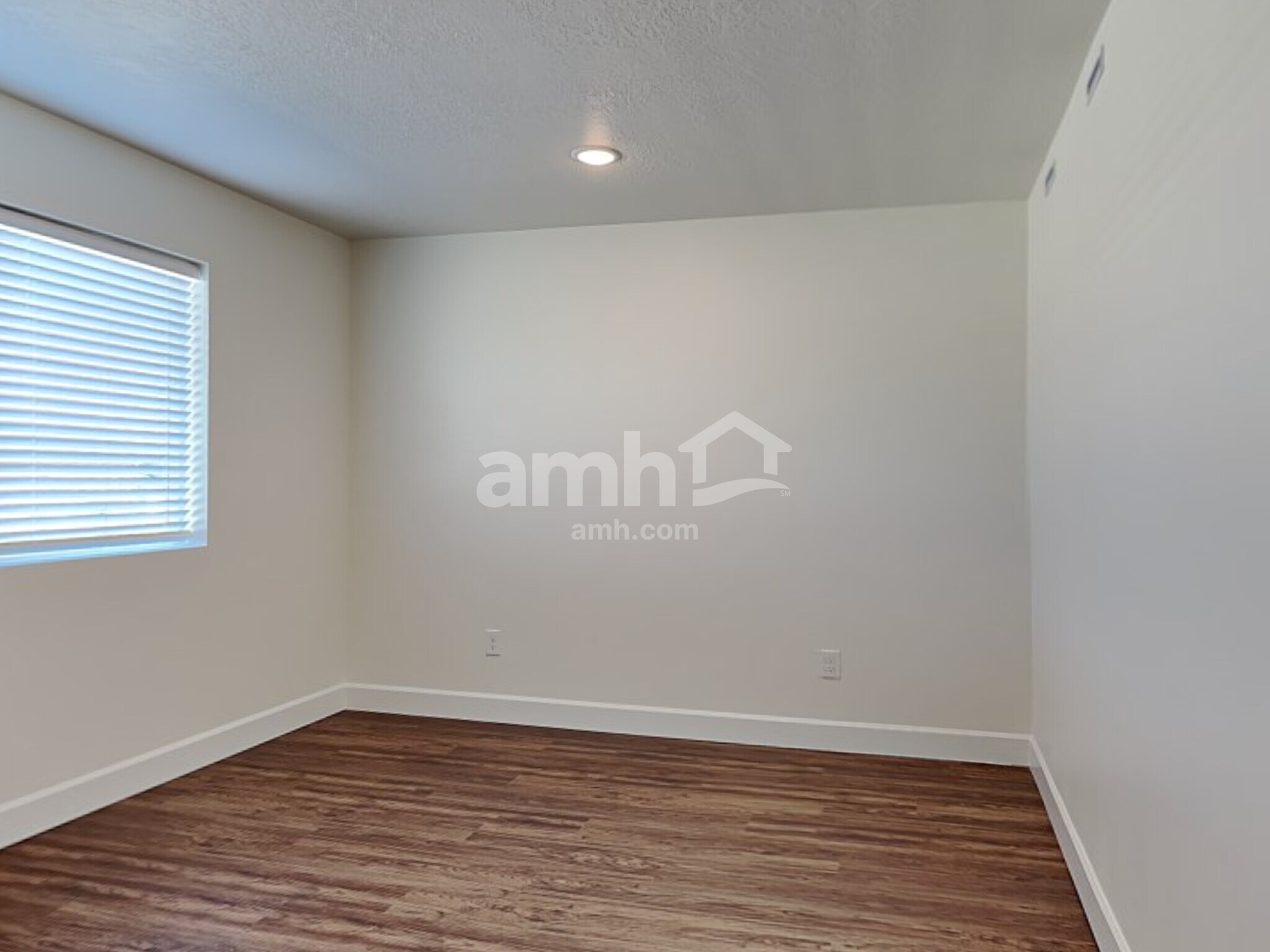 Building Photo - 259 N Dry Crk Rd