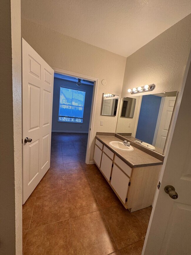 Building Photo - TWO BEDROOM CONDO IN GATED COMMUNITY