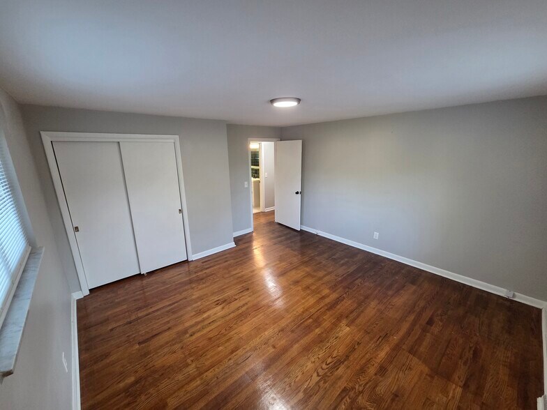 Building Photo - 4182 Ruckle Ave