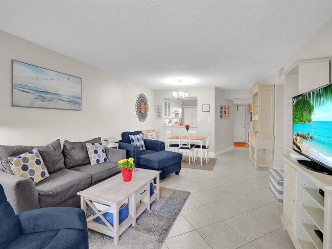 Building Photo - 2208 S Cypress Bend Dr