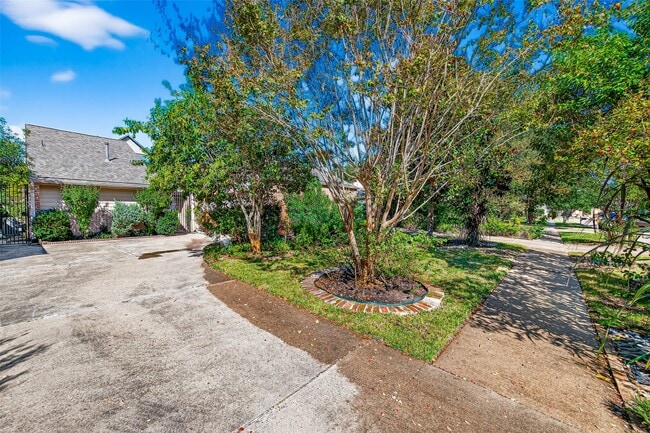 Building Photo - 2026 Ashford Hollow Ln