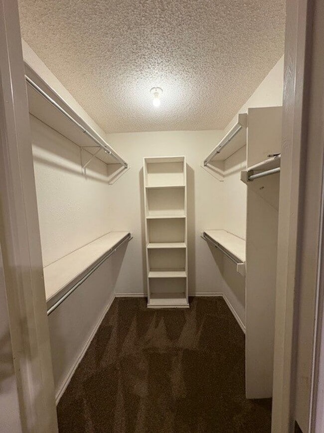 Building Photo - Beautiful North Arlington Townhome