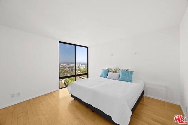 Building Photo - 4316 Marina City Dr