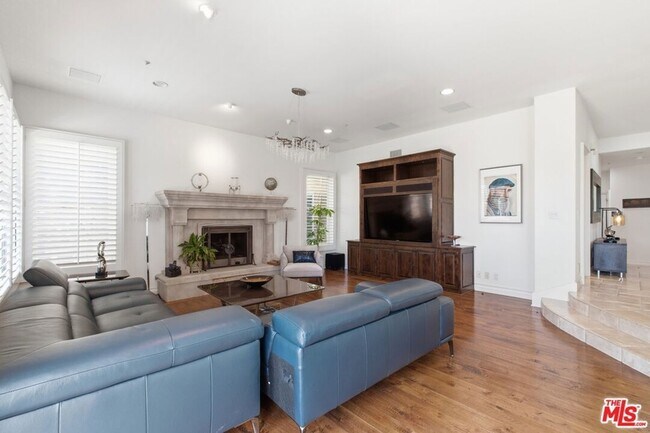 Building Photo - 6003 County Oak Rd