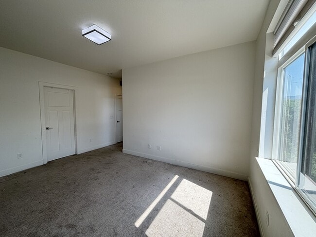 Building Photo - 3883 Komenda Ct