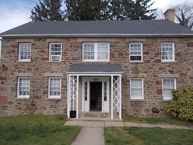 Building Photo - 715 Main St