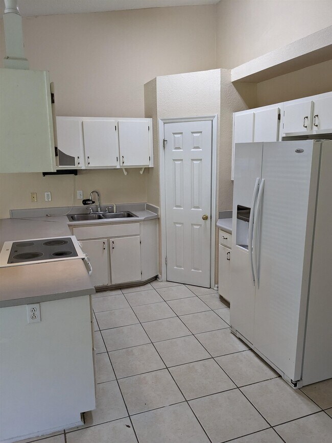 Building Photo - 3412 Daylily Ln