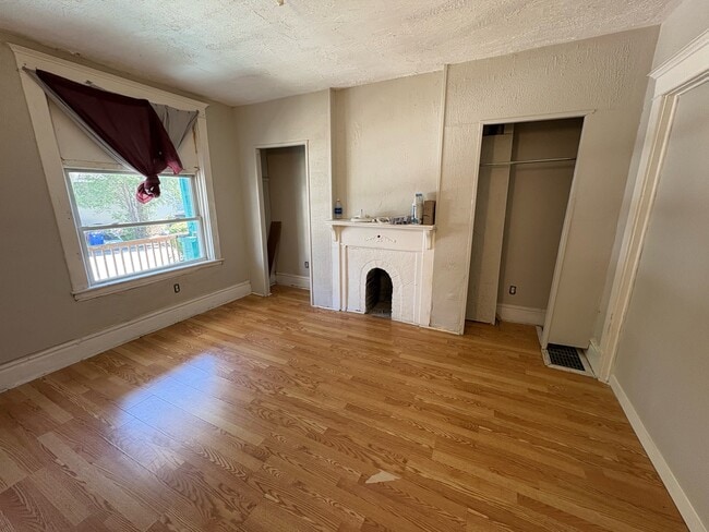 Building Photo - 207 Dunseith St