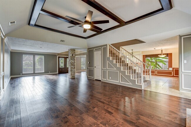 Building Photo - 18310 Lake Oaks Dr