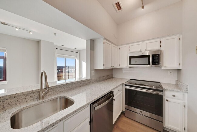Building Photo - 2400 Clarendon Blvd