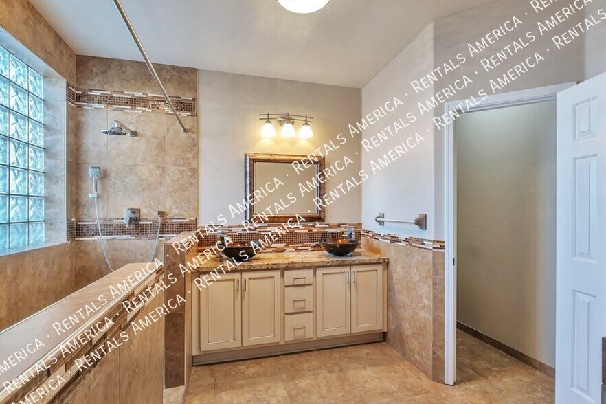 Building Photo - 8509 S Camino Bengala