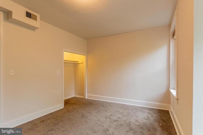 Building Photo - 1459 Chapin St NW