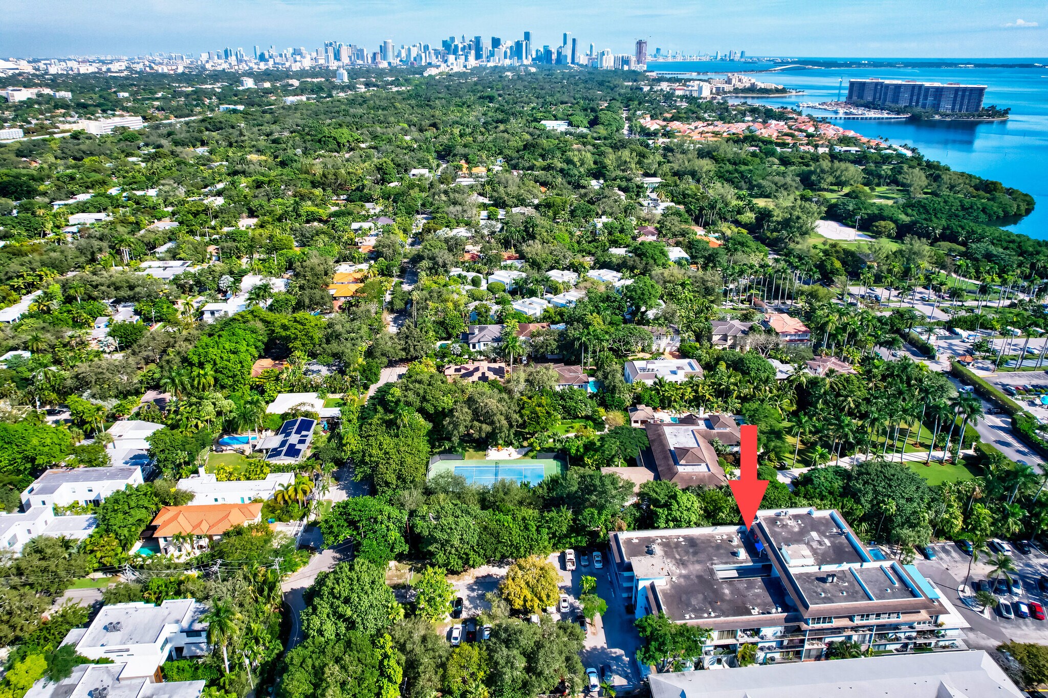 Short drive to Brickell and Downtown Miami - 2539 S Bayshore Dr