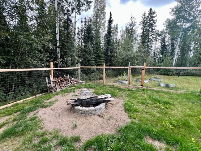Building Photo - 3-Bedroom Home in North Pole / 2 Car Garag...