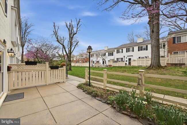 Building Photo - 1193 N Van Dorn St