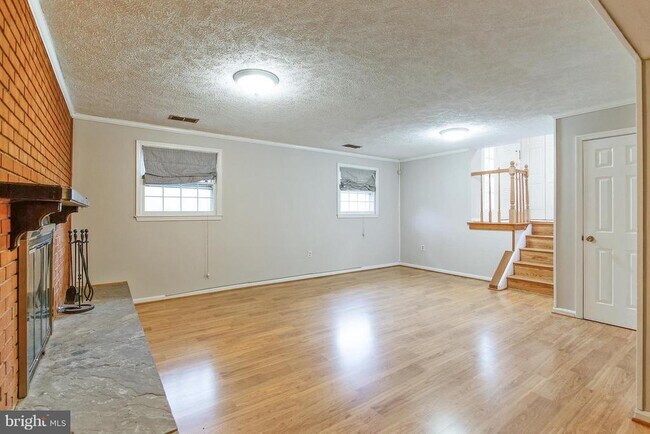 Building Photo - 2012 Friendship Ln