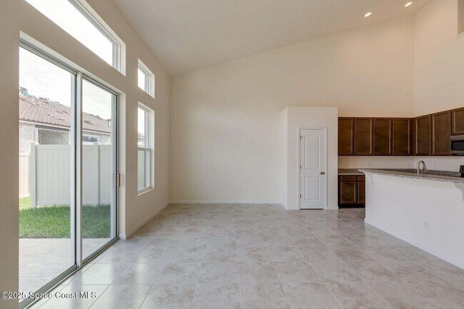 Building Photo - 759 Simeon Dr